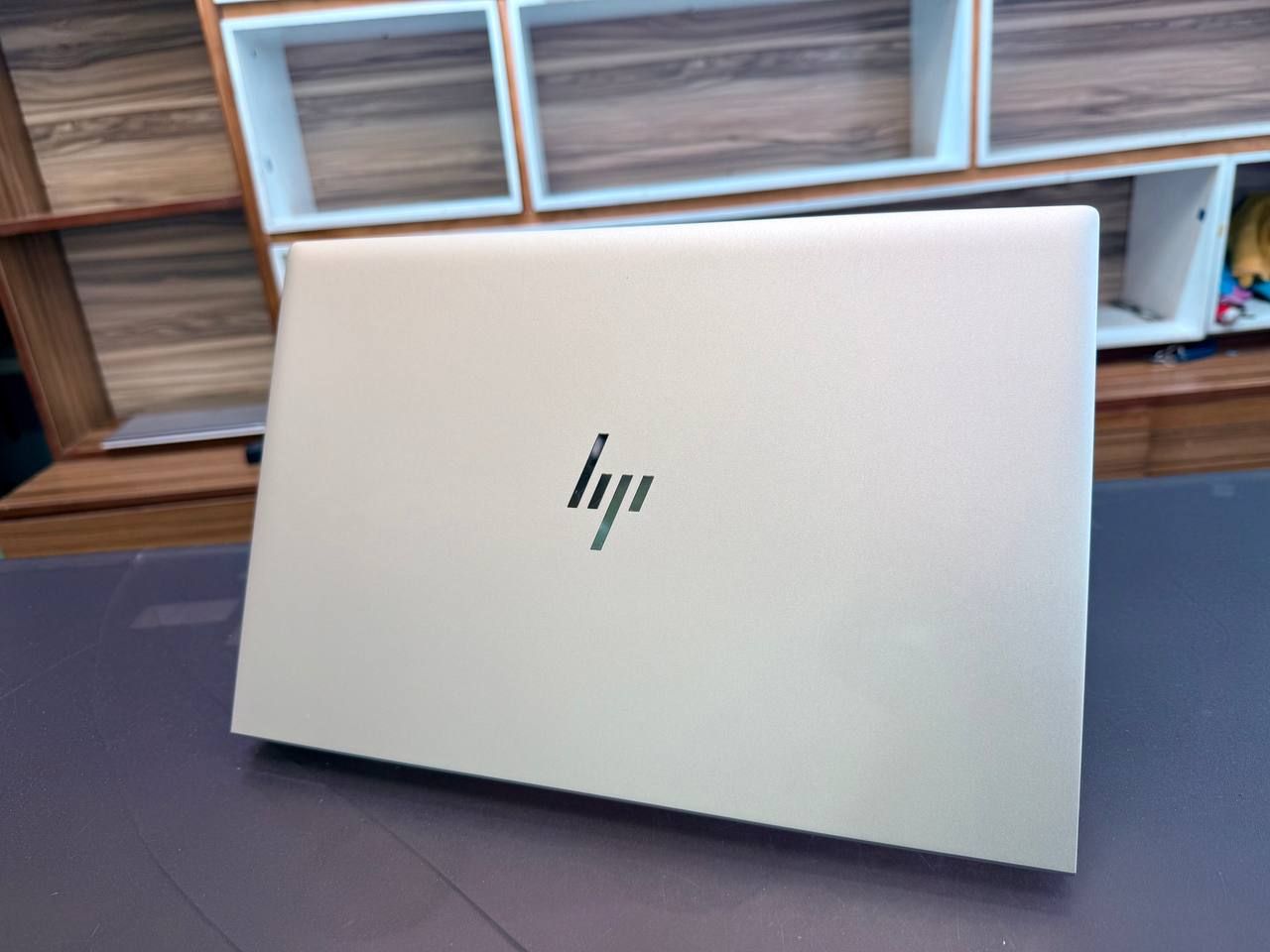 HP elitebook,Back side view