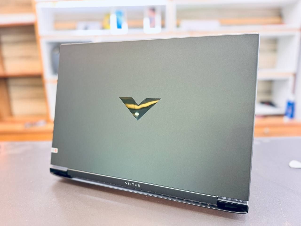 HP victus,Back side view