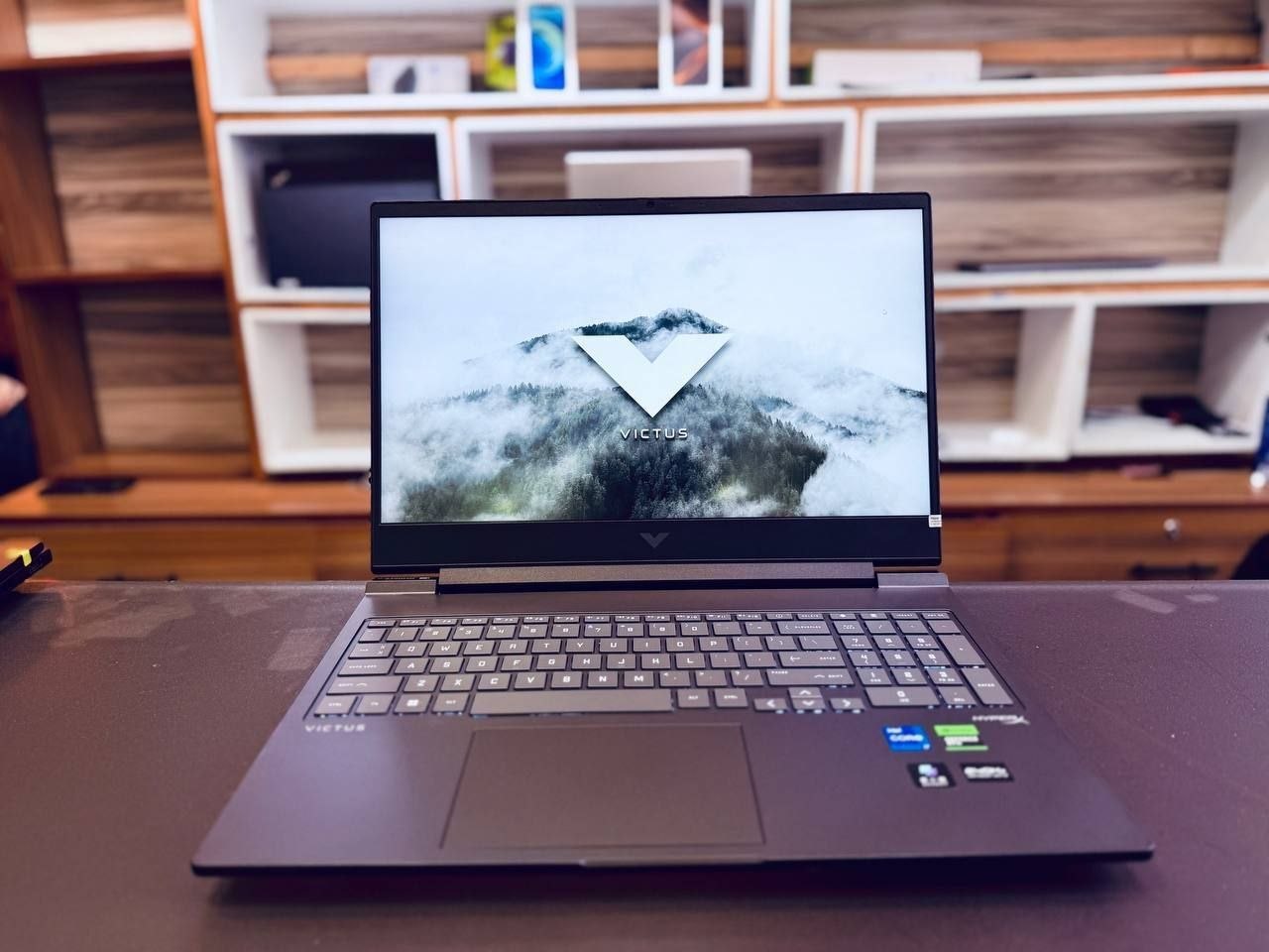 HP VICTUS  13TH GEN 16 INCH