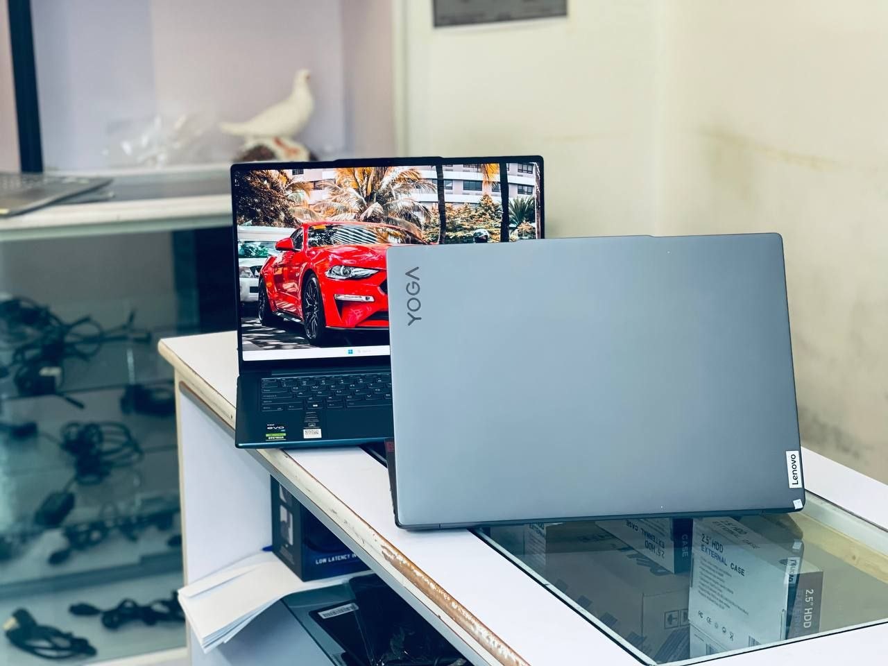 Lenovo yoga,Back side view
