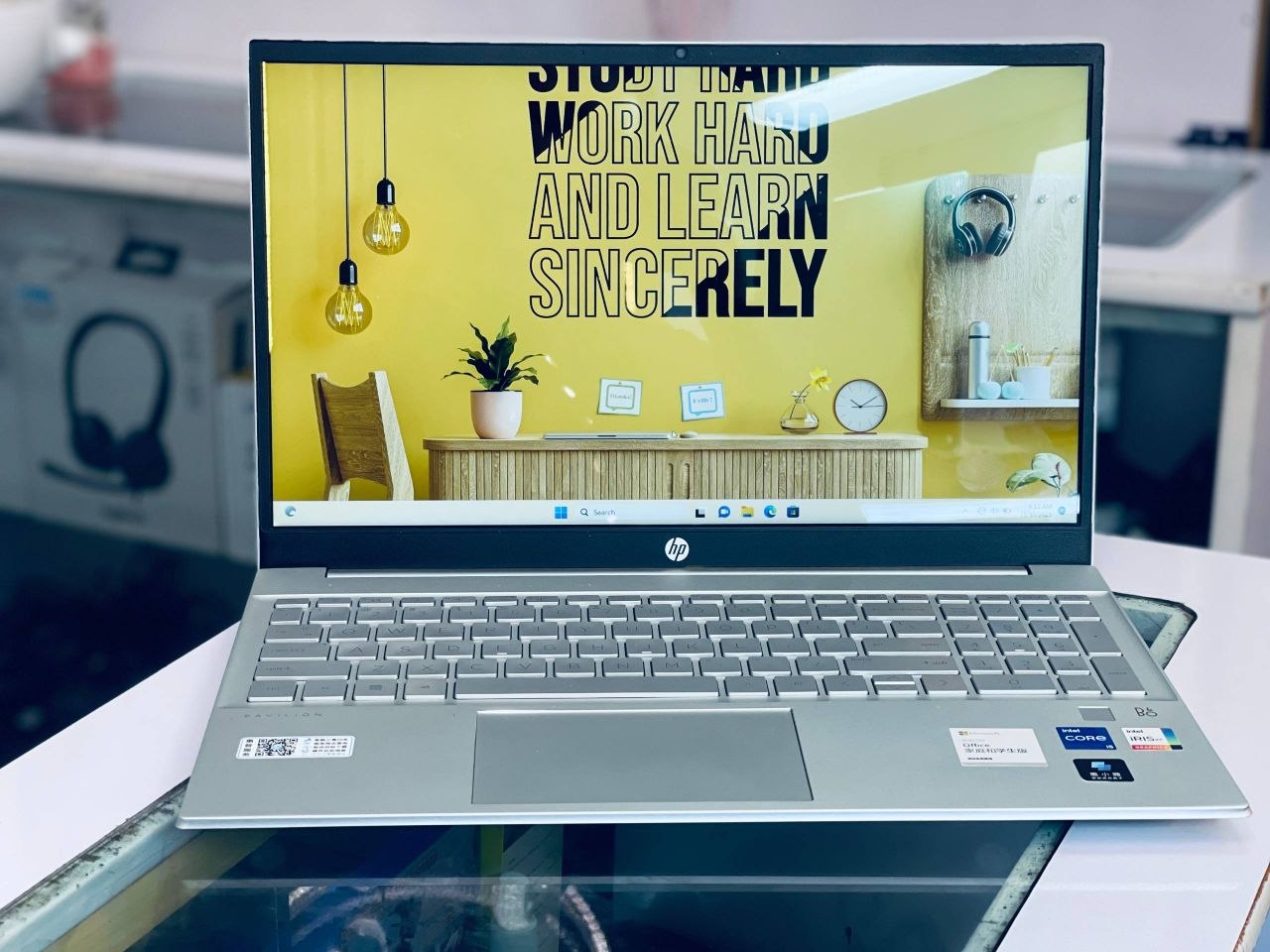 HP PAVILION 12TH GEN 15.6 INCH