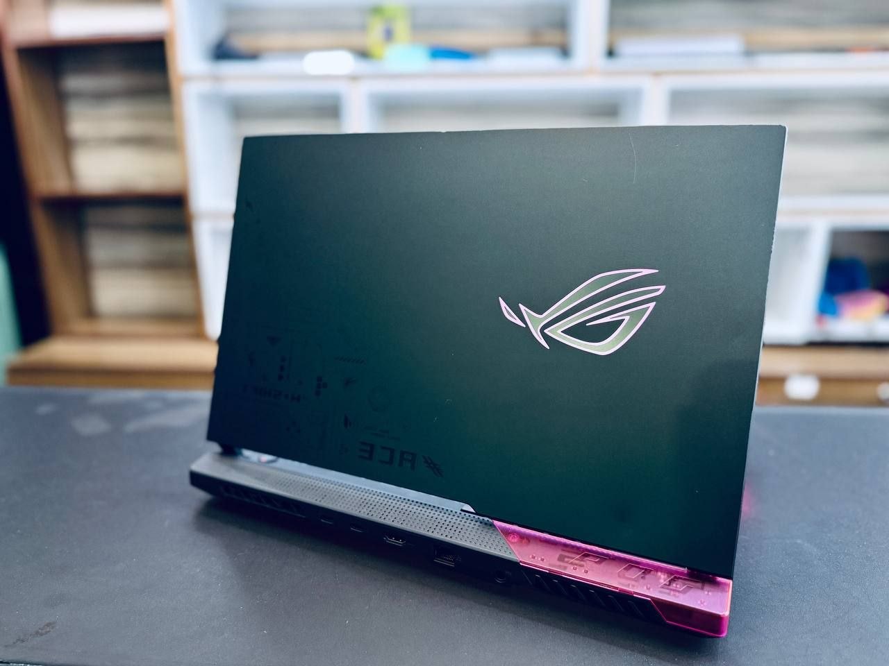 Asus rog strix,Back side view