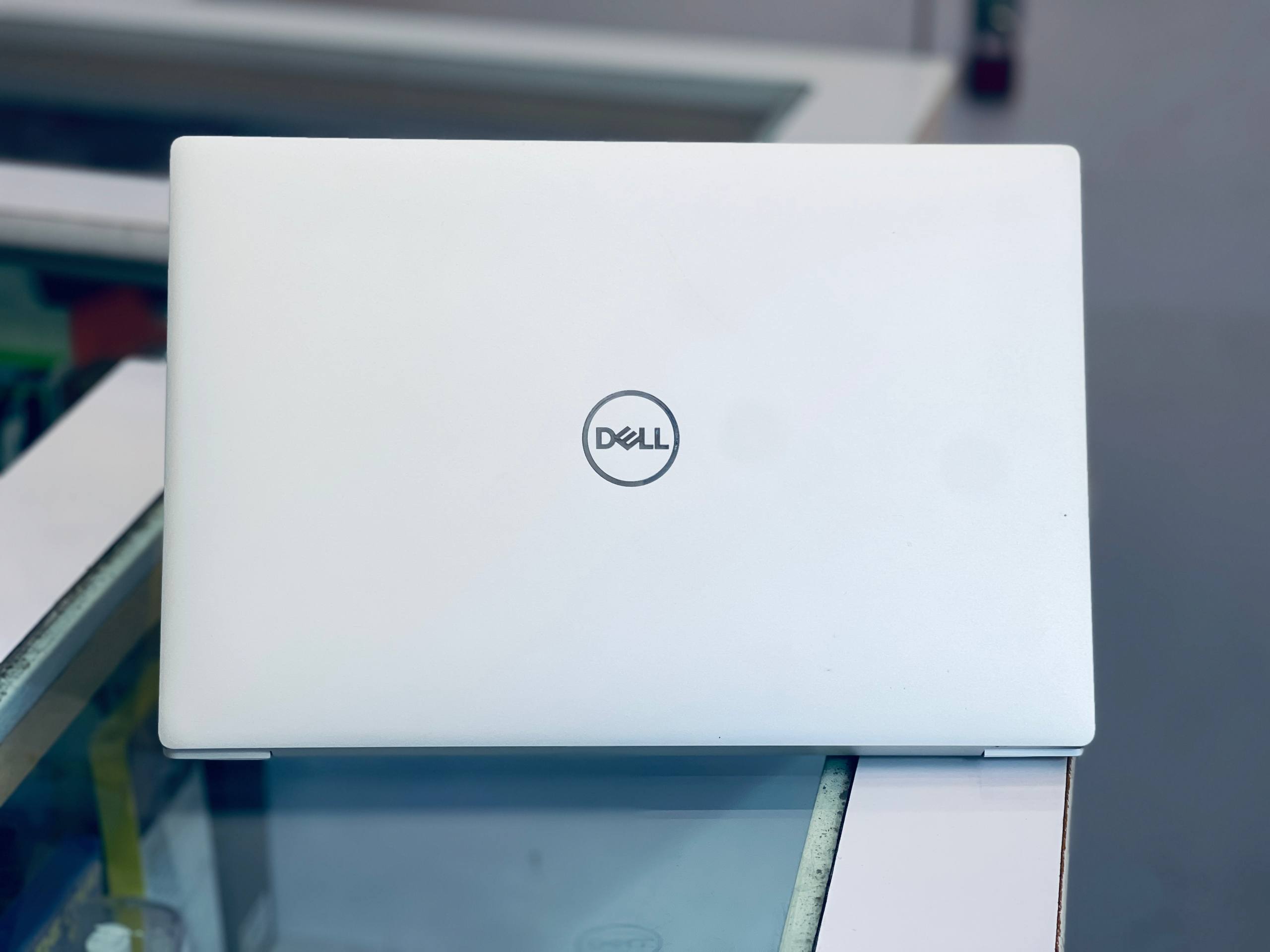 Dell xps,Back side view