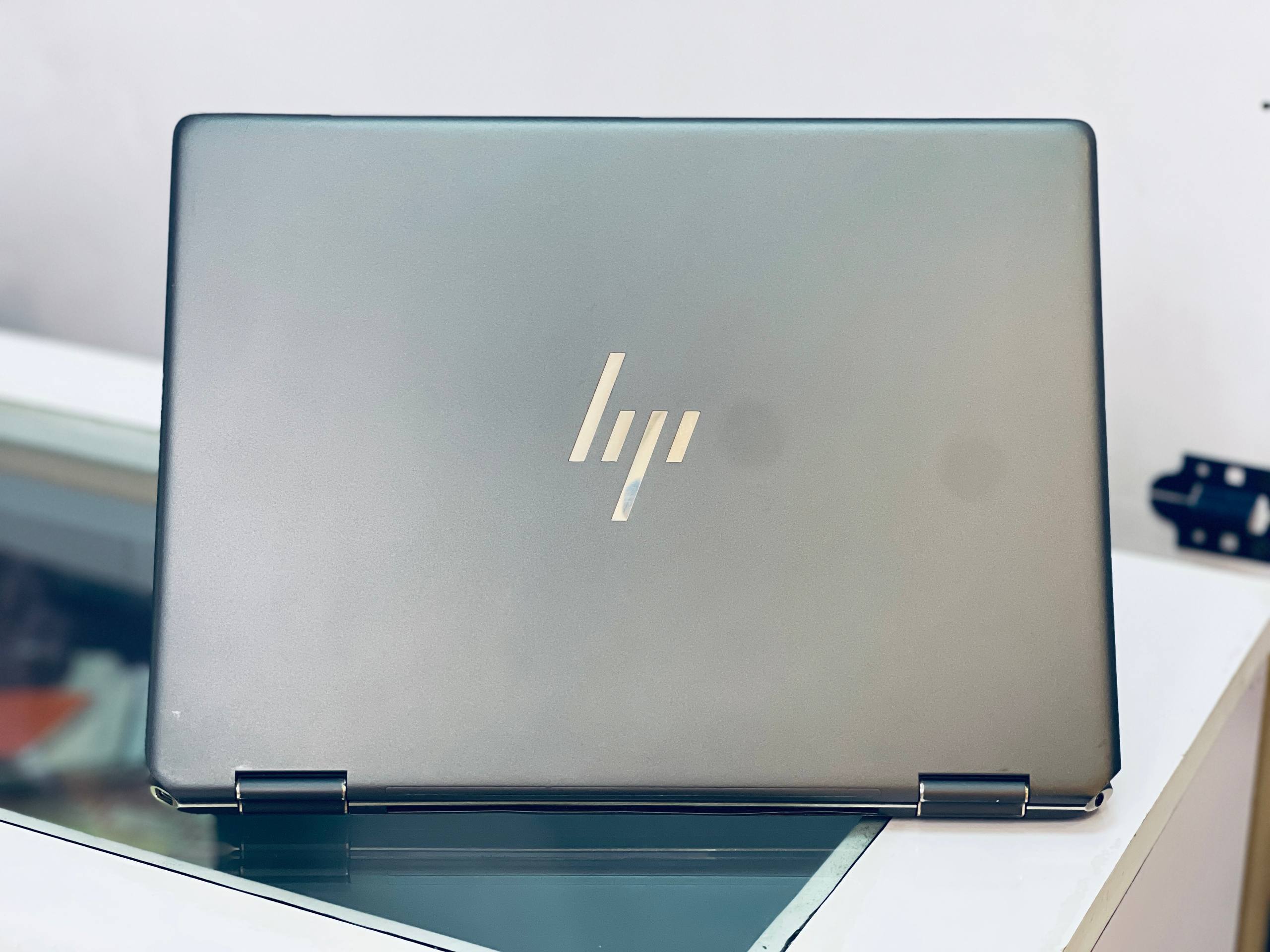 HP spector,Back side view