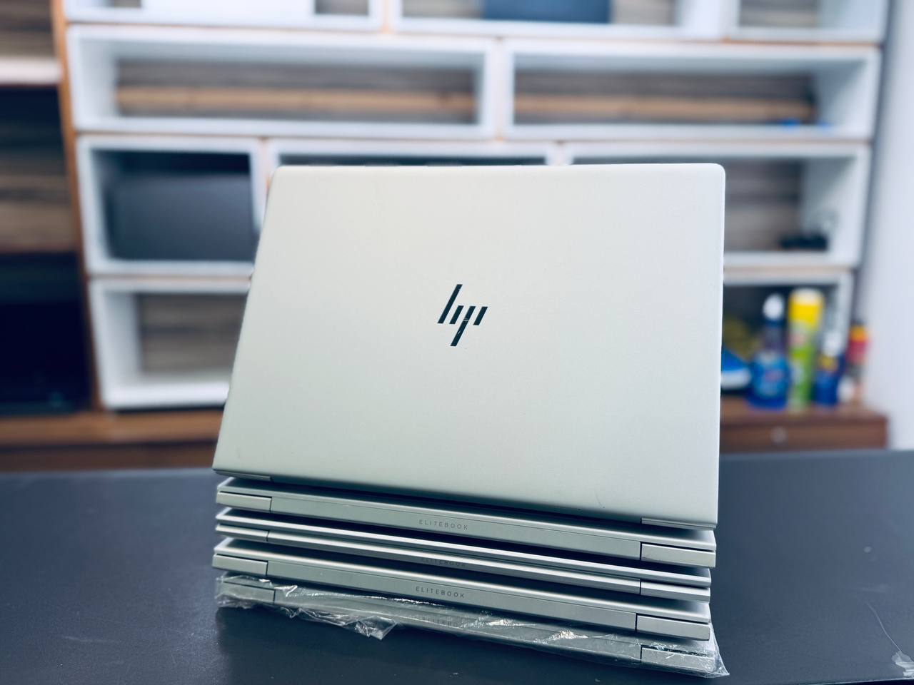 HP elitebook 840 g5,Back side view
