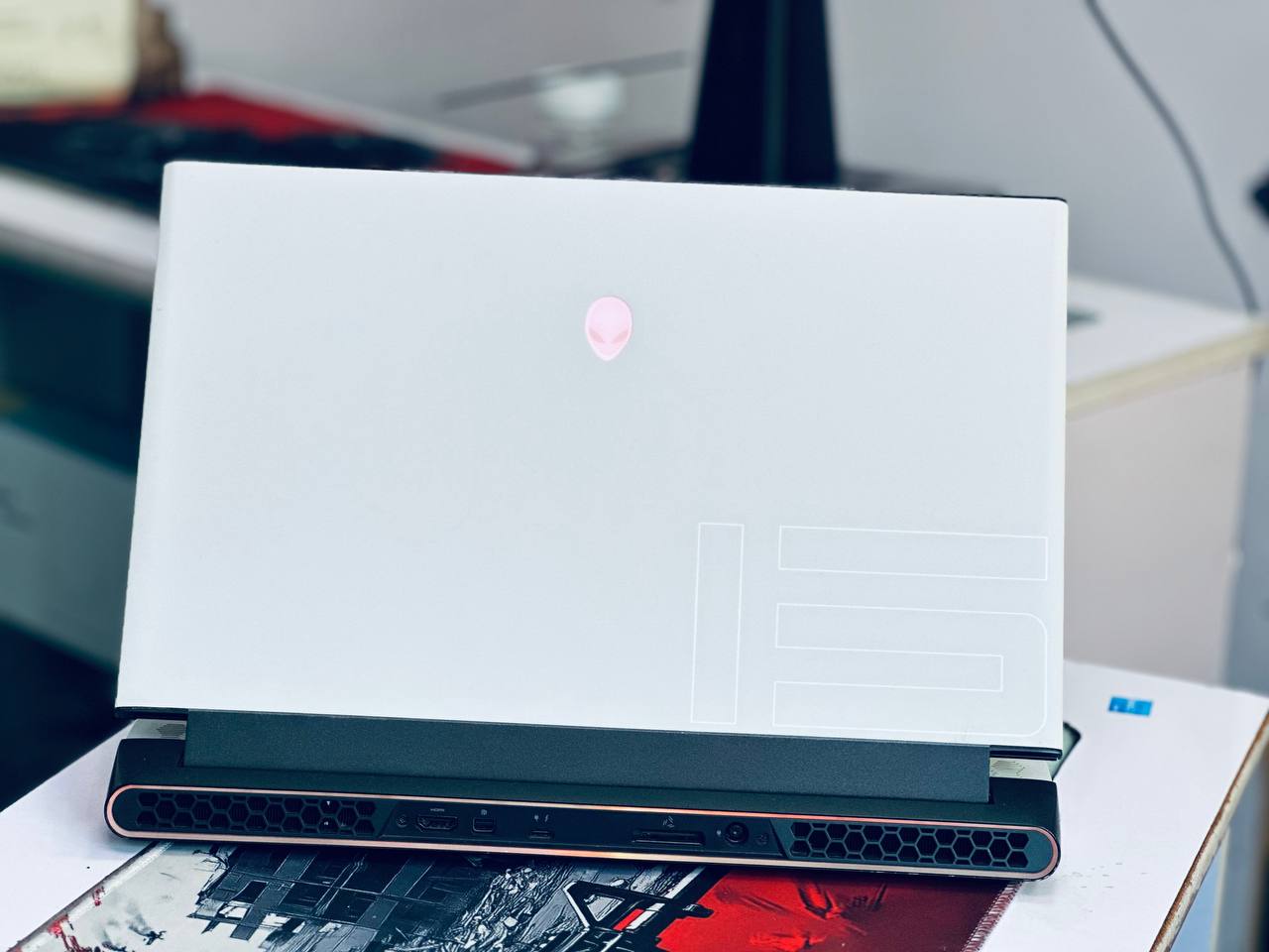 Dell alienware,Back side view