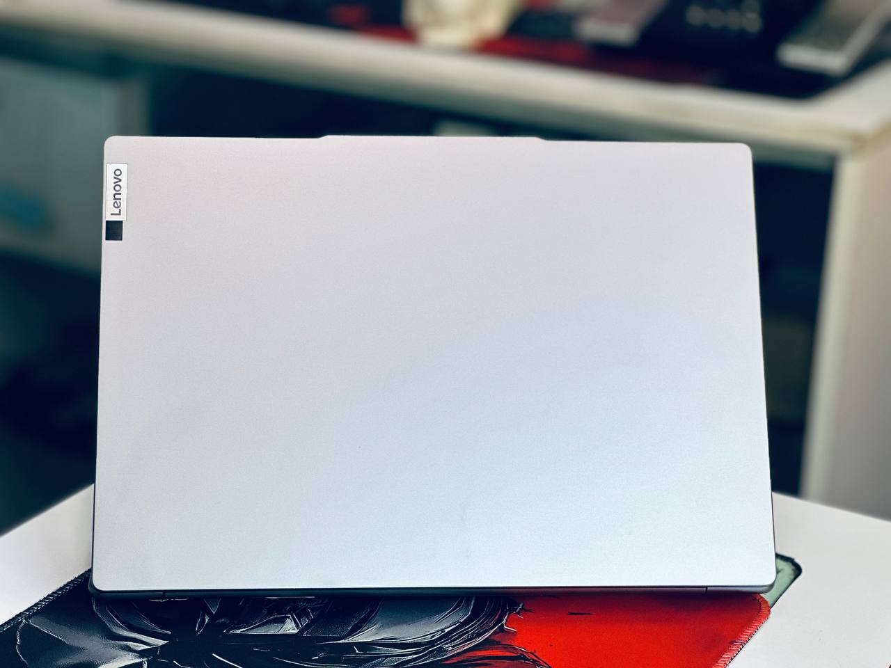 lenovo,Back side view