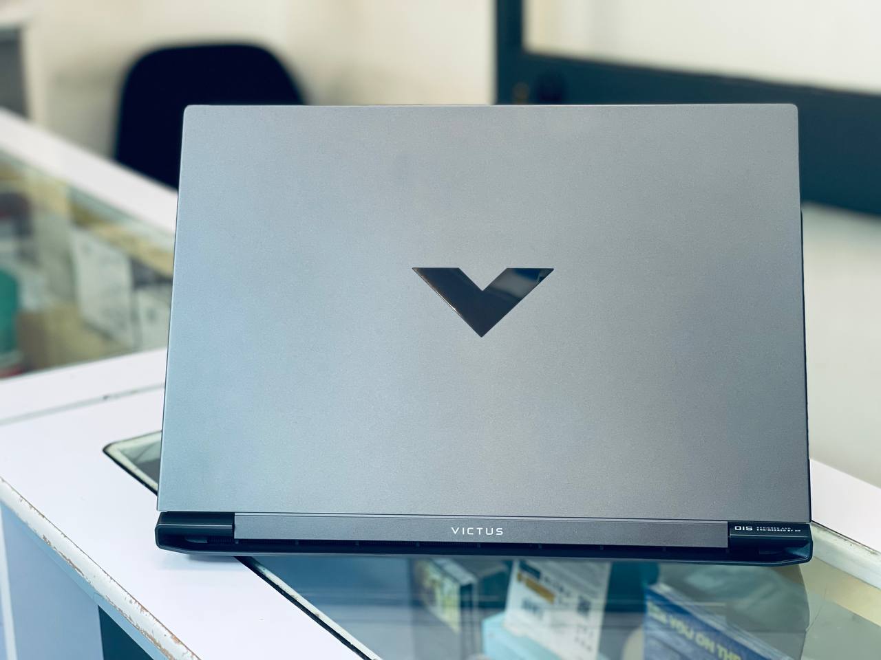 HP victus,Back side view