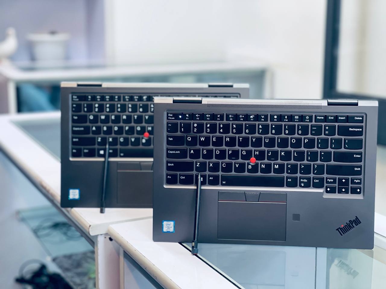 LENOVO THINKPAD YOGA  8TH GEN 14