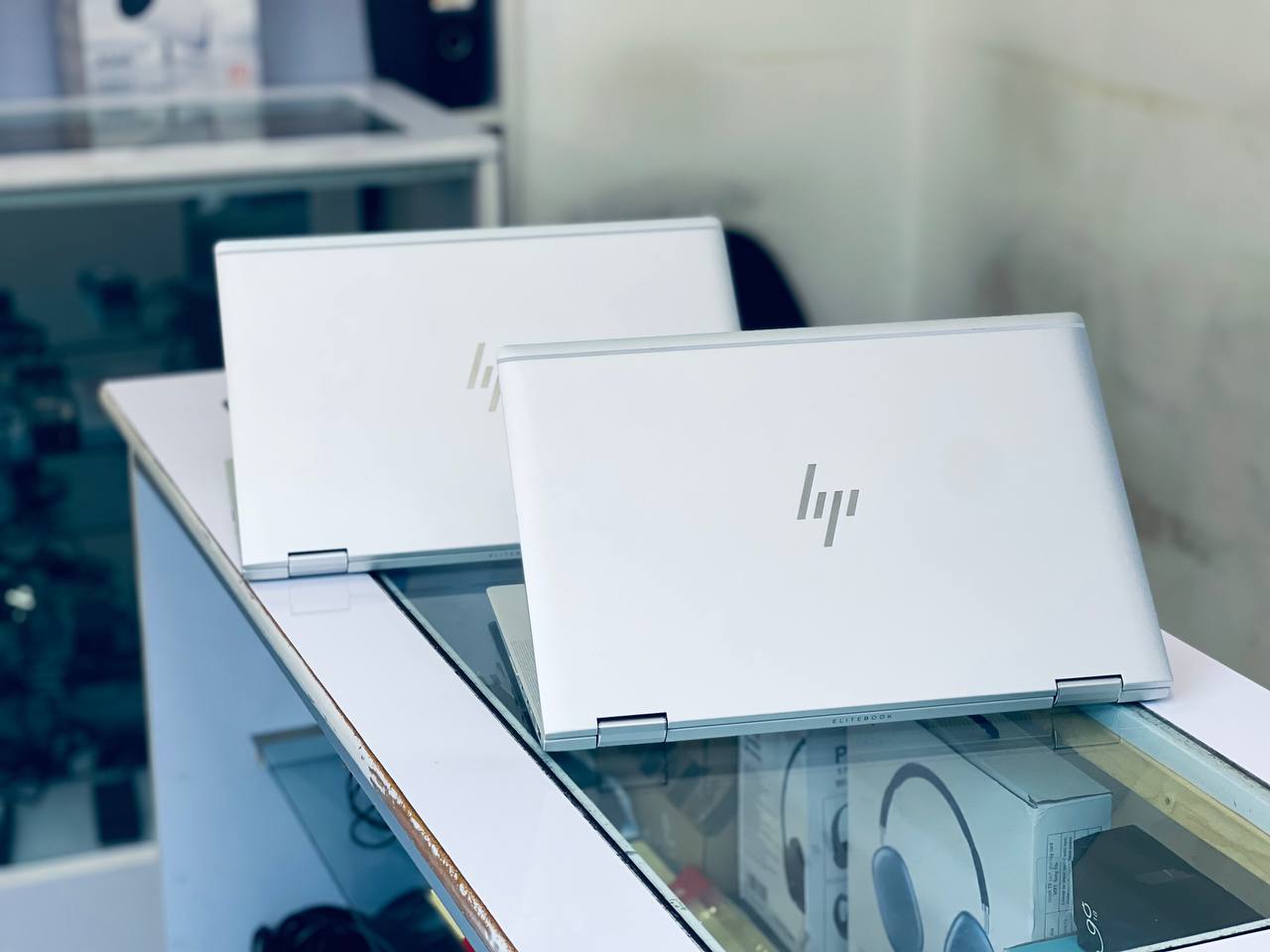HP elitebook x360,Back side view