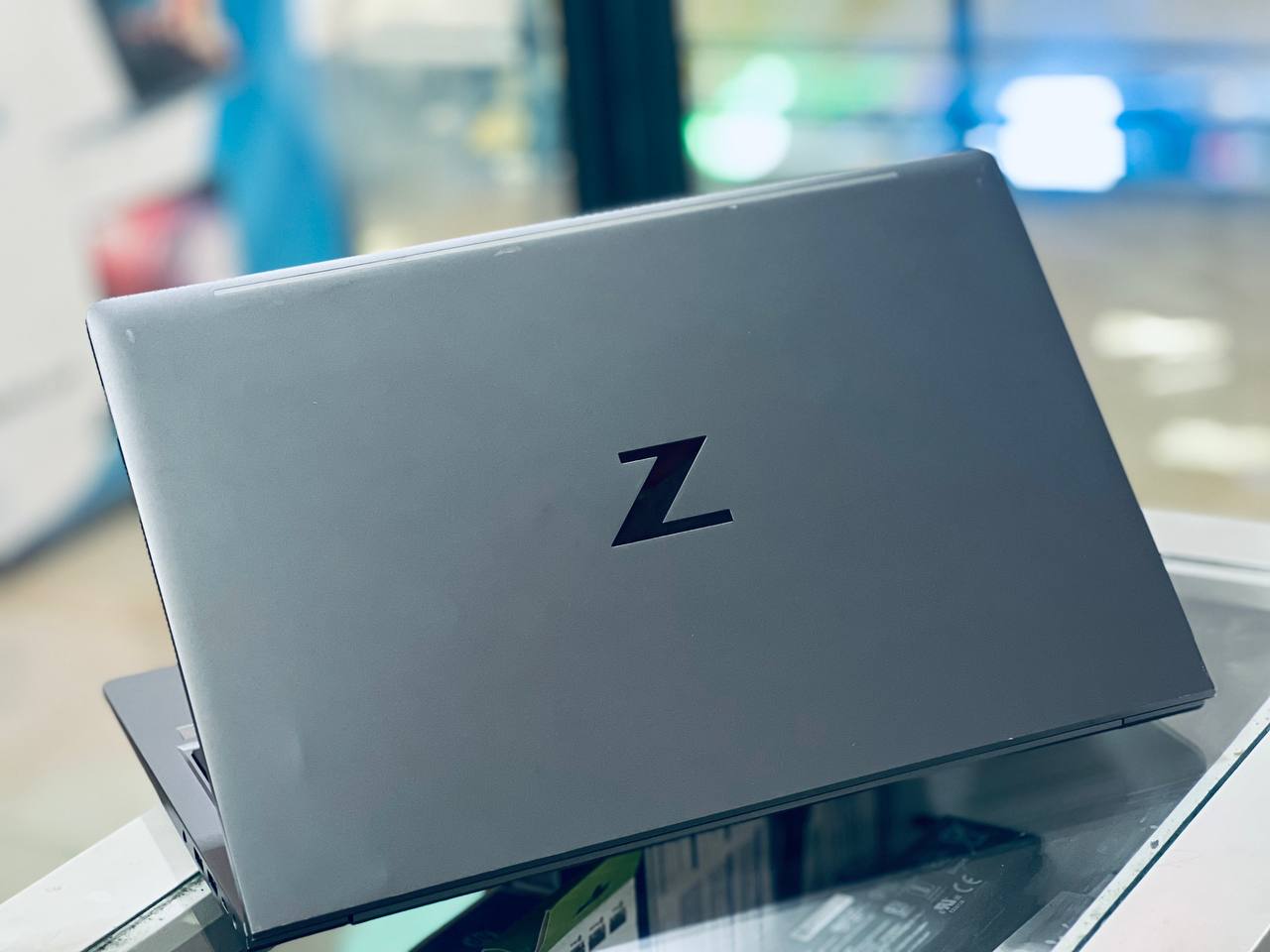 HP Z BOOK,Back view