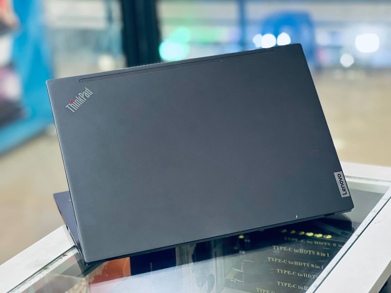 Lenovo thinkpad14s,back view